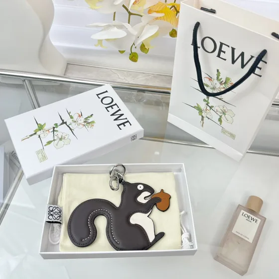 Loewe Squirrel Coin Purse Charm Dark Coklat/Putih/Tan Coin Purse