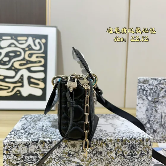 Dior Lady D-Joy Bag Hitam 22*12cm Top Handle