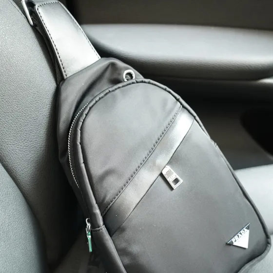 Prada Nylon Sling Rygsæk Sort Crossbody